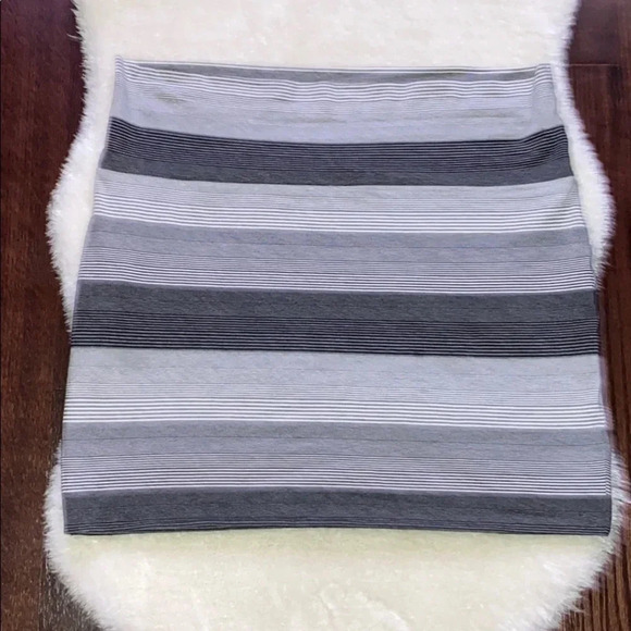 Thyme maternity  mini skirt XL - Picture 3 of 8